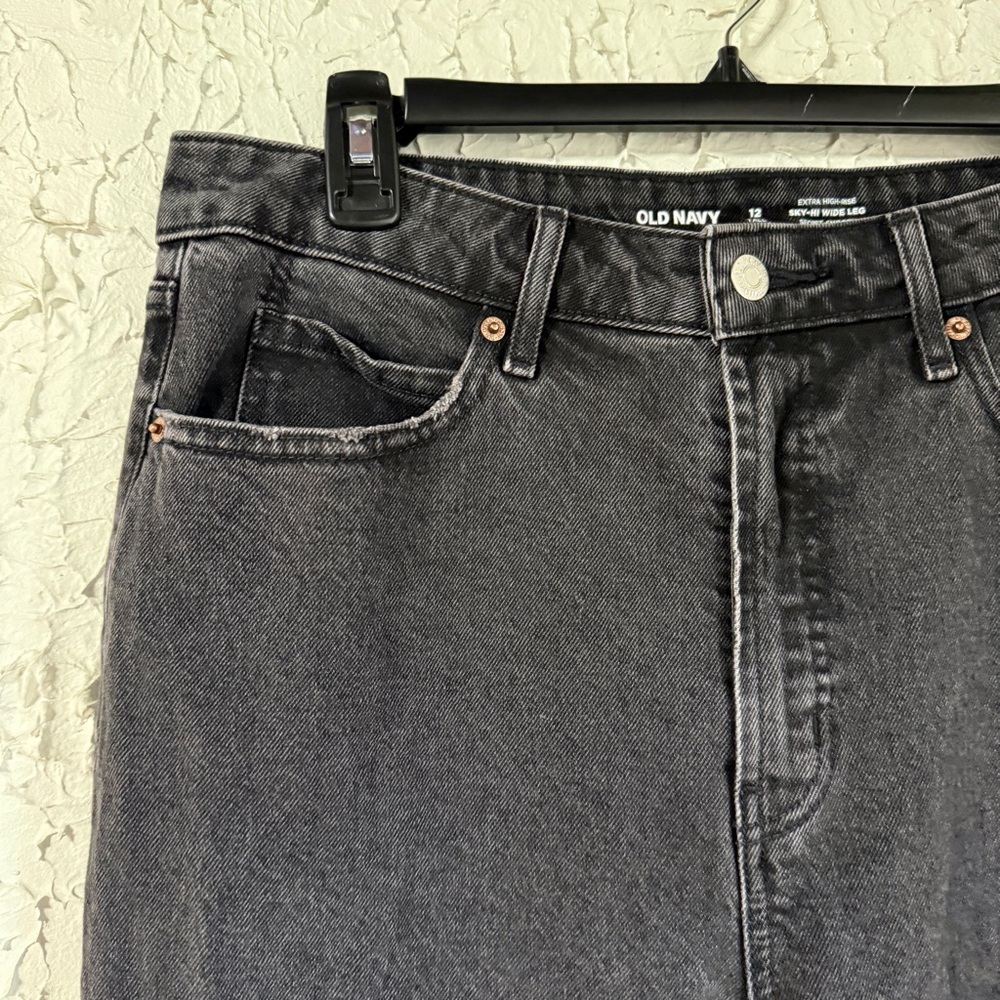 Old Navy Women's Straight Leg Black Jeans Tall - Picture 2 of 5